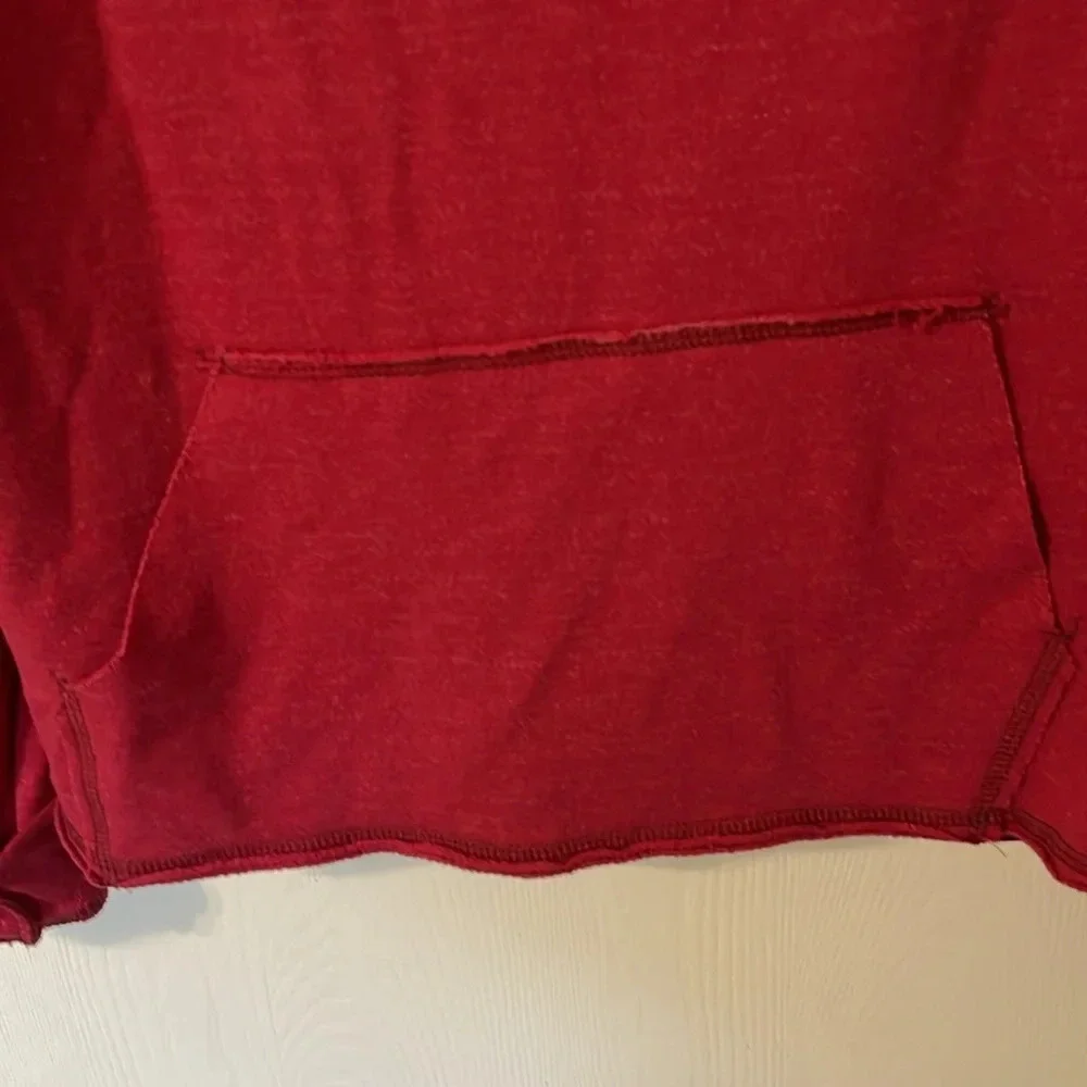💰Freeloader Urban Outfitters Red Scoop Neck Raw Hem Oversized Sweater Size Med - Picture 3 of 7